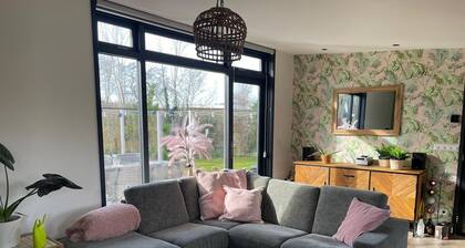 Beautiful Bungalow With Spacious Garden