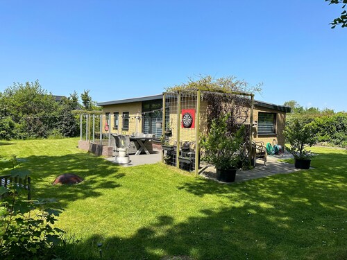 Beautiful Bungalow With Spacious Garden