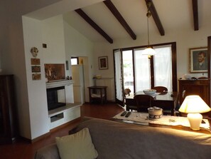 Living area - Exclusive Villa Dipped in a Wide Private Park, big Pool, on the Garda Lake (Garda)