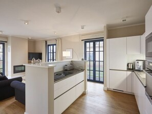 Private kitchen - Thatched Villa With Sauna and Fireplace (Dranske)