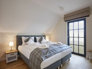 3 bedrooms, individually furnished - Thatched Villa With Sauna and Fireplace (Dranske)