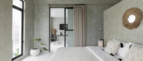 4 bedrooms, desk, iron/ironing board, free WiFi