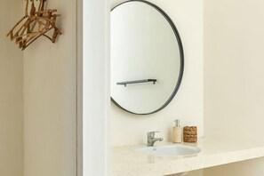 Hair dryer, towels, toilet paper - Villa Casa Gypsy By Azure in Pererenan (Pererenan)