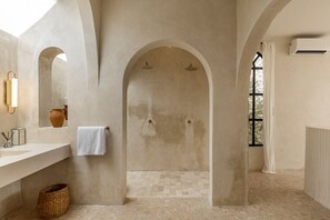 Hair dryer, towels, soap - Luxe & Unique Honeymoon Villa Bocami Suites 2 (Umalas)