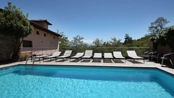 Kolam renang outdoor