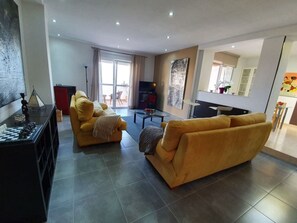 TV - Jose Comfortable Holiday Residence (Rincon de la Victoria)