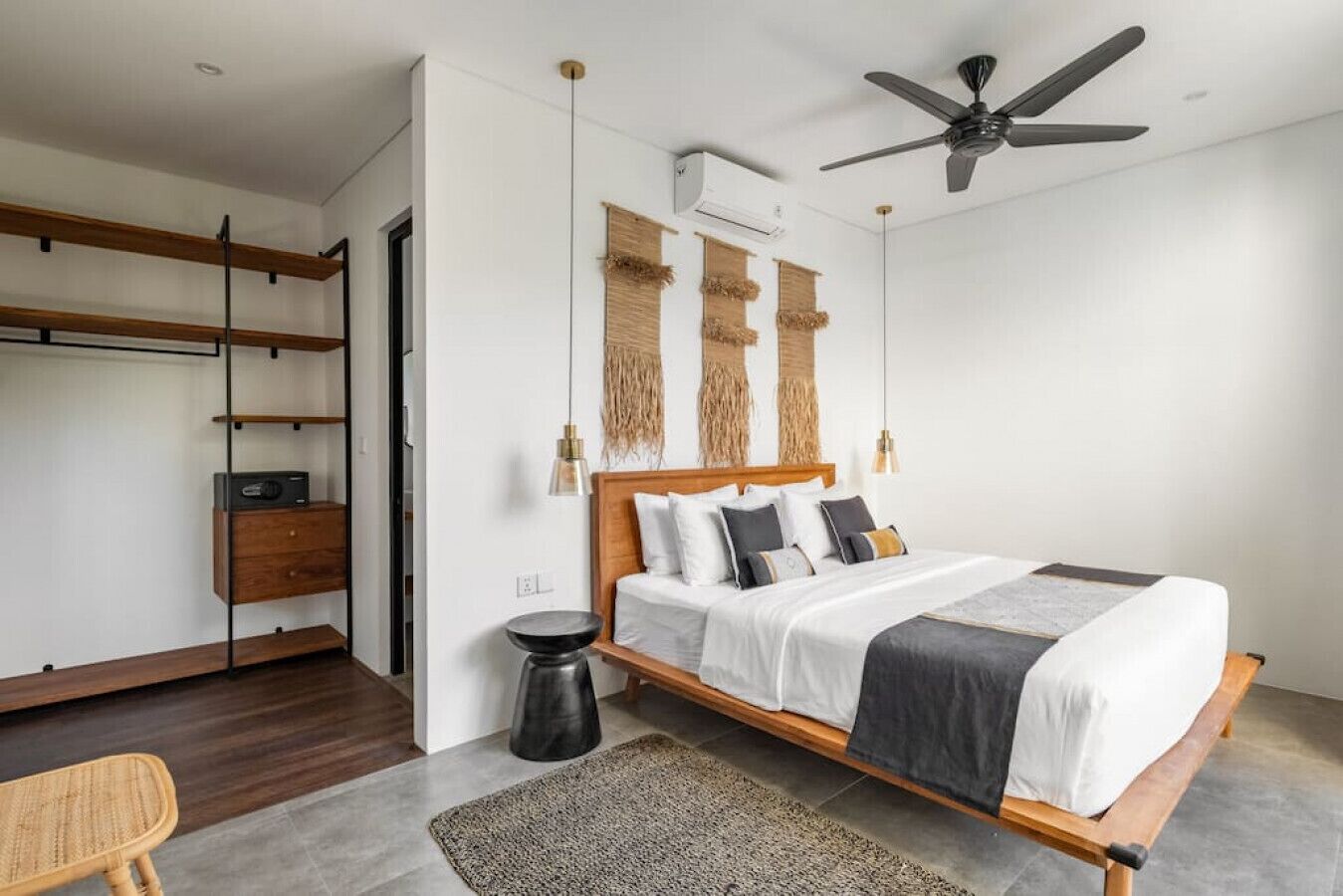 3 bedrooms, desk, iron/ironing board, free WiFi