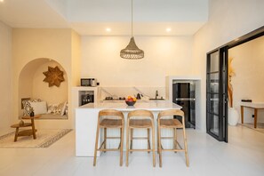 Fridge, microwave, stovetop, coffee/tea maker - Luxe Private Pool Villa Affinity 8 min to Beach (Canggu)