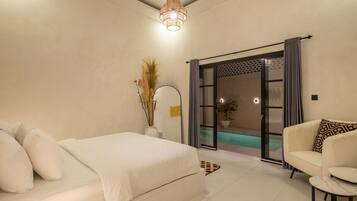 2 chambres, coffres-forts dans les chambres, bureau