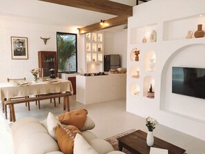 TV - Private 1BR Villa Bohem By Azure in Pererenan (Pererenan)