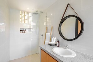 Hårtork och handdukar