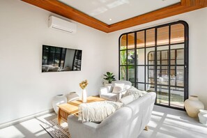 Smart TV - 2 min- Atlas/finns New luxe Villa in Canggu (Canggu)