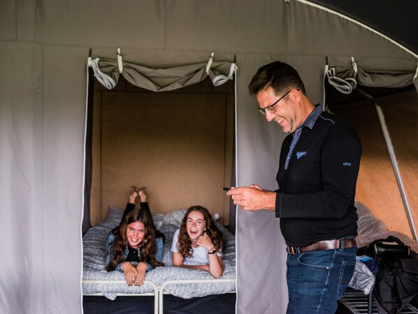 Zelt | 3 Schlafzimmer, individuell eingerichtet, Bettwäsche