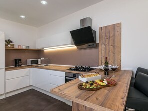 Private kitchen - Villa Gloria Comfortable Holiday Residence (Marcana)