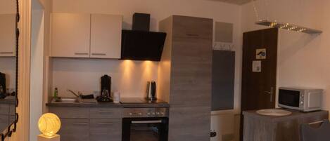 House | Private kitchen | Oven, electric kettle, toaster, high chair