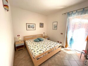 3 makuuhuonetta, silitysrauta/-lauta, internet