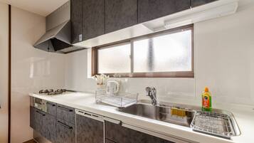 Basic House, 3 Bedrooms, Non Smoking | Private kitchen | Fridge, microwave, stovetop, rice cooker