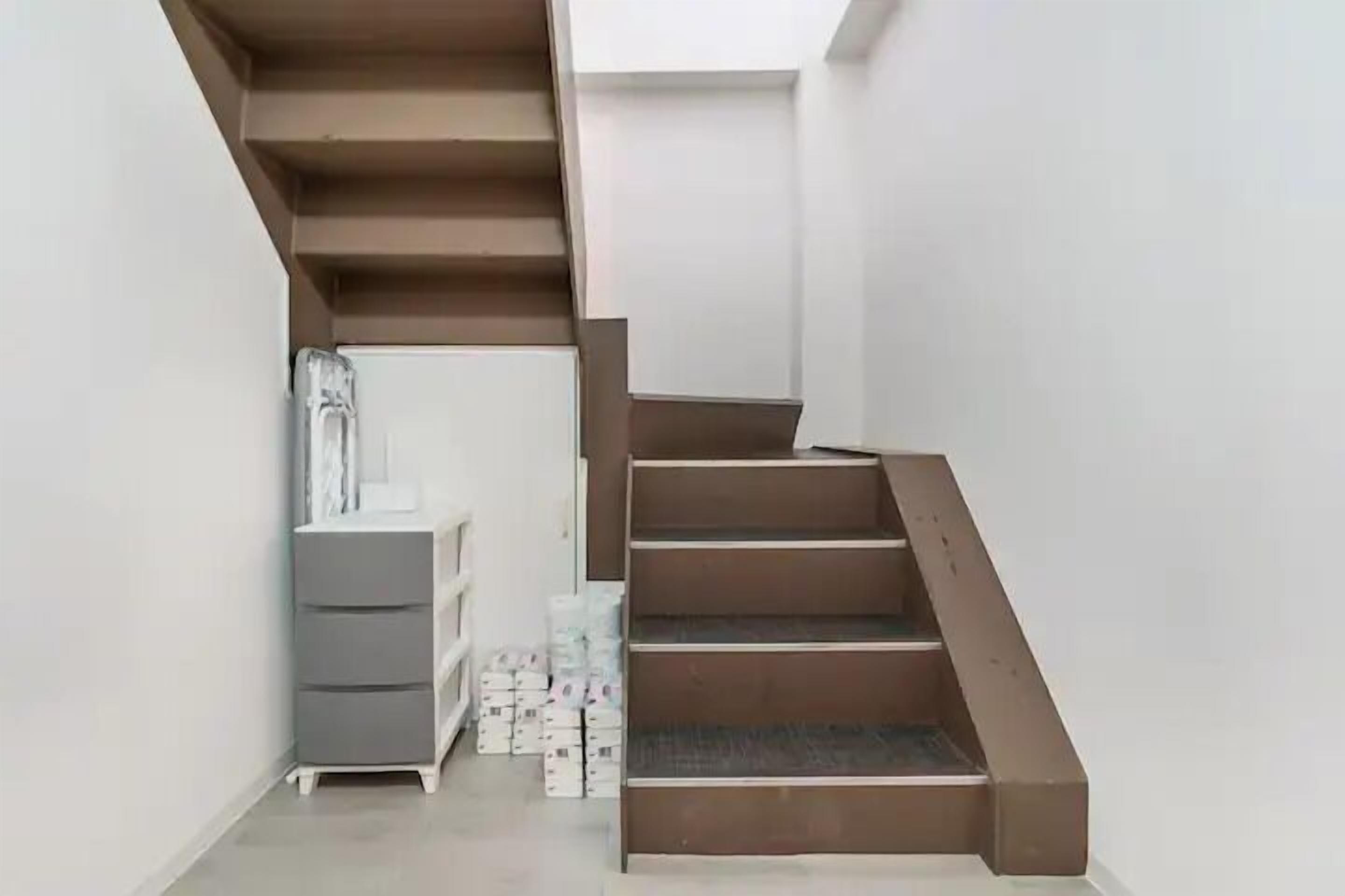 ベーシック ハウス 3 ベッドルーム 禁煙 | 3 室のベッドルーム、アイロン / アイロン台、WiFi (無料)、ベッドシーツ