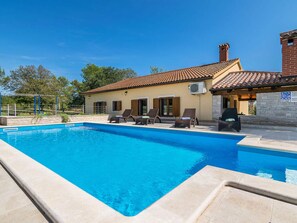 Outdoor pool - Villa Emanuel Comfortable Holiday Residence (Barban)