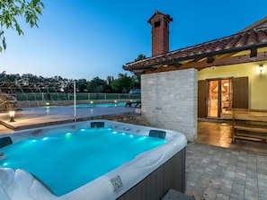 A hot tub with a QR code, a stone wall, and a tiled roof. - Villa Emanuel Comfortable Holiday Residence (Barban)