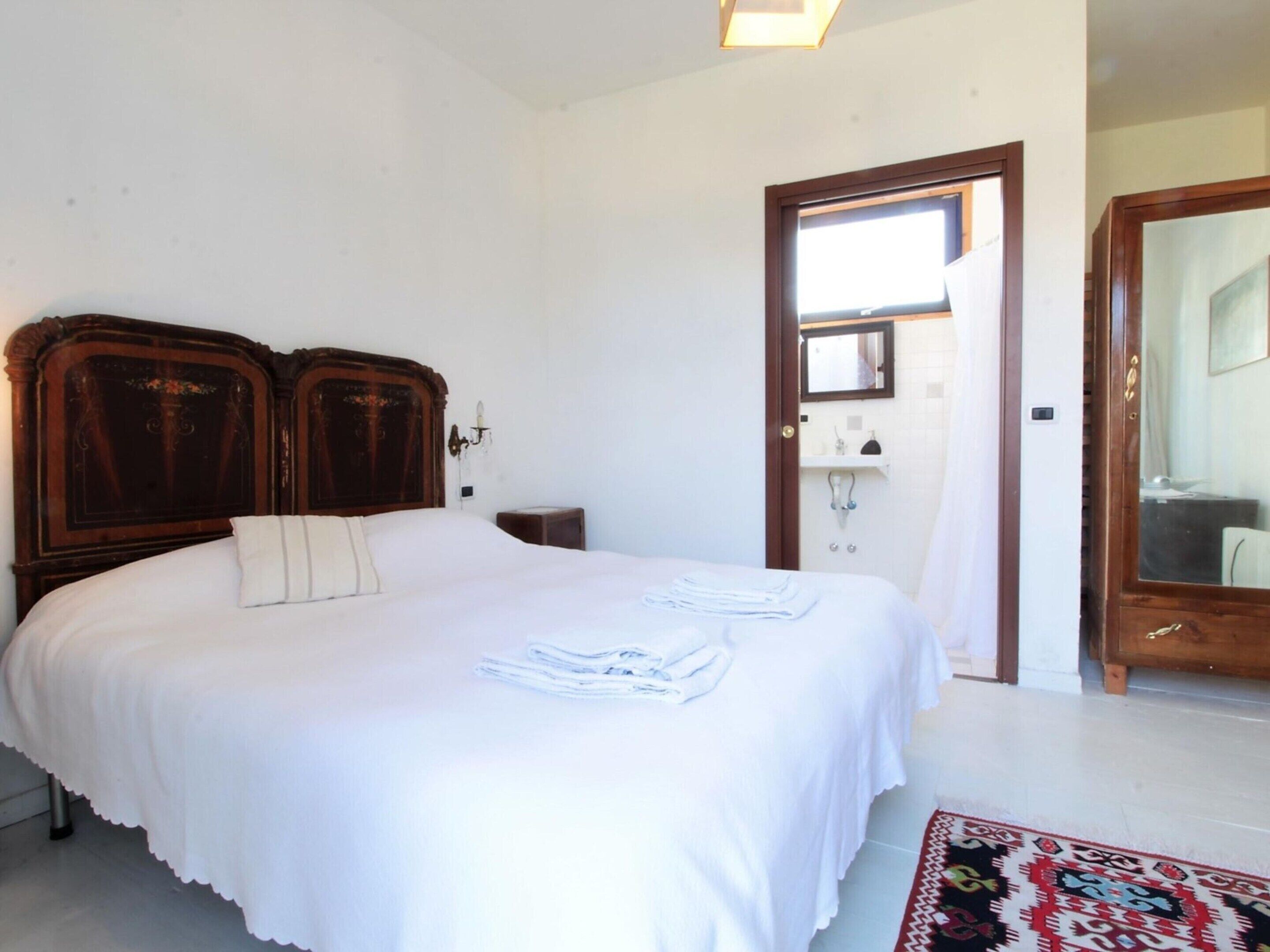 House | 4 bedrooms, individually furnished, bed sheets