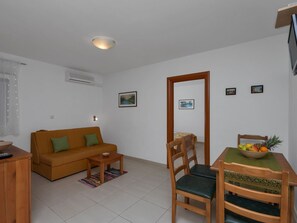 Dining - Apartments Villa Juric - One Bedroom Apartment (Baska Voda)