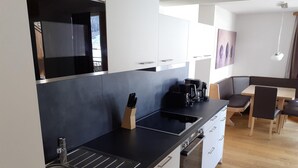 Apartment | Private kitchen - Chalet in Pinzgau Near Ski Slopes (Wald im Pinzgau)