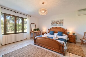 3 عدّة غرف نوم ومكواة/لوح كي وواي فاي وملاءات أسرّة