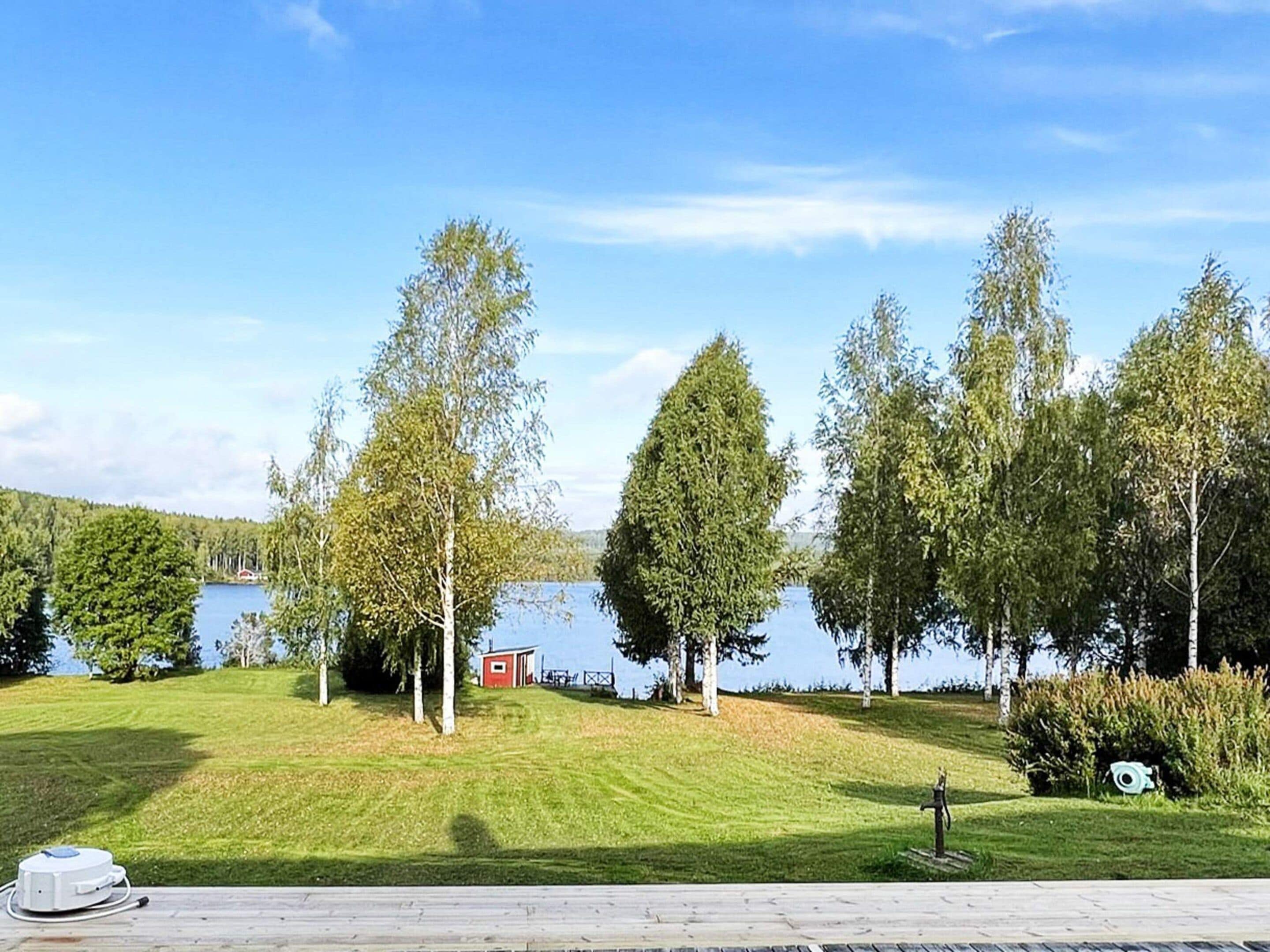 Hus | Utsikt mot vann