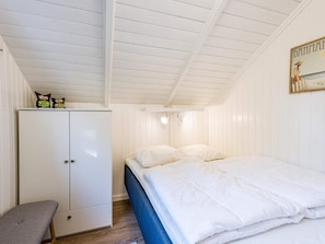 House - 4 Person Holiday Home in Blavand (Blavand)