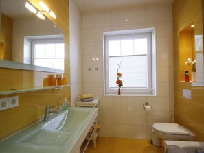 Apartment | Bathroom | Towels - Holiday Home Sonnentau (Burg (Spreewald))