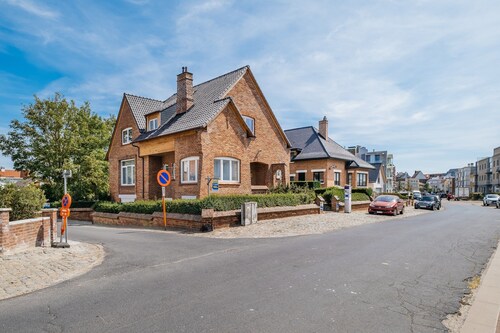 Villa in Koksijde With Sunny Garden