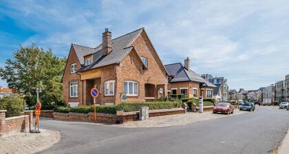 Villa in Koksijde With Sunny Garden