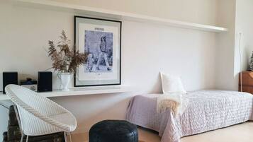House | 2 bedrooms, individually furnished, iron/ironing board