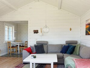 House | Living area - 4 Person Holiday Home in Grundsund (Grundsund)