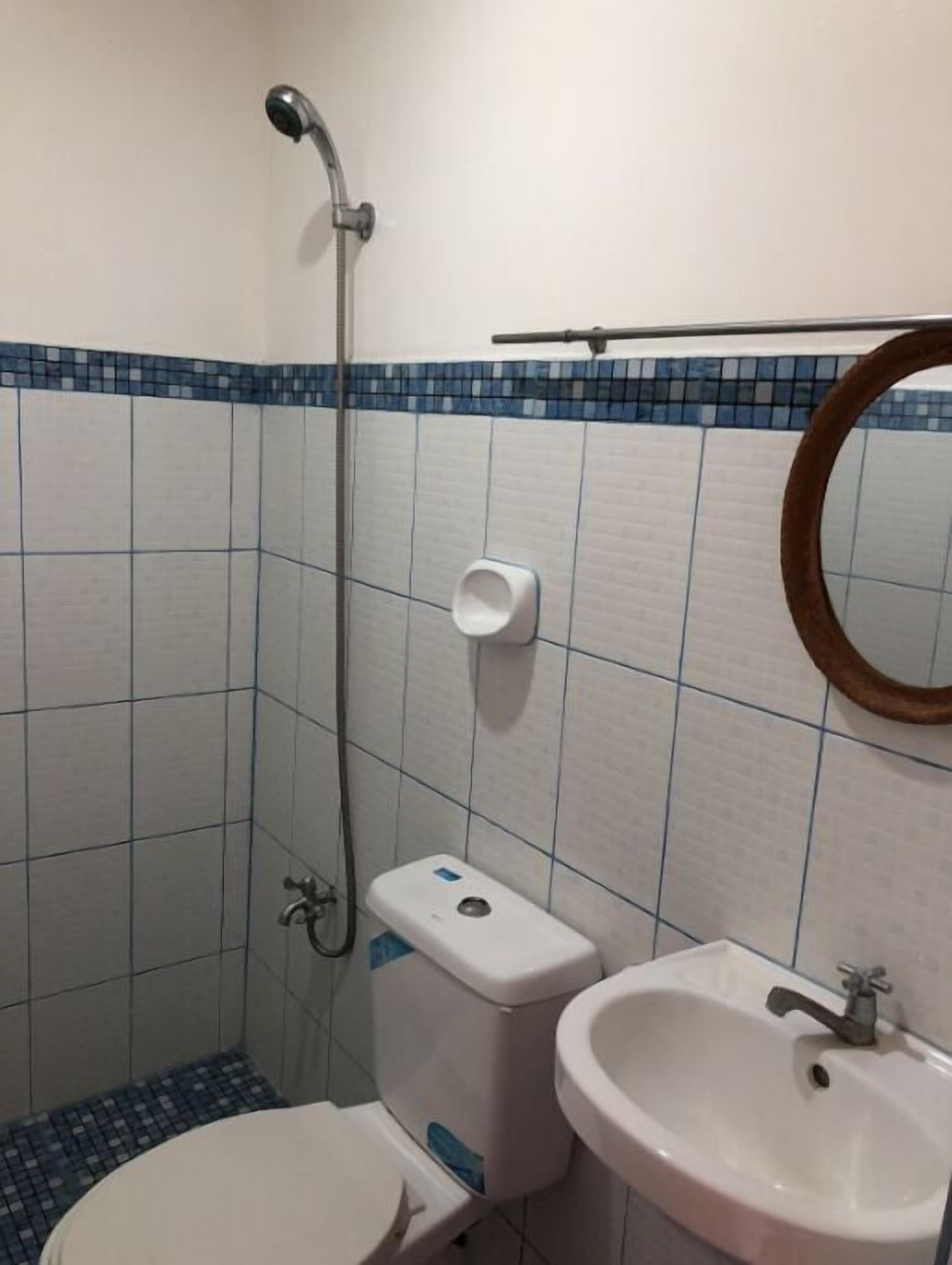 淋浴設備、淋浴花灑、坐浴桶、毛巾