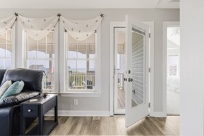 Interior - Gorgeous 2nd Row Home with Amazing Ocean Views, 2 Large Decks, Dog Friendly, Sleeps 12 (Oak Island)