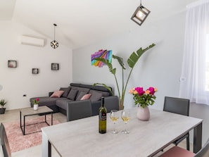 Dining - Villa Nana Comfortable Holiday Residence (Marcana)
