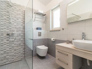 Villa | Bathroom - Villa Nana Comfortable Holiday Residence (Marcana)