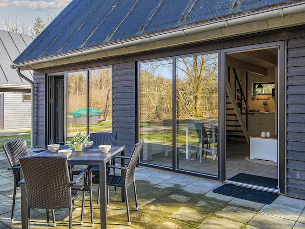 House | Outdoor dining