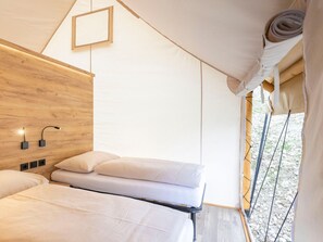 Tienda de campaña | 3 habitaciones y muebles diferentes