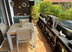 House | Private kitchen | Oven, electric kettle, toaster - Valley Station Modern Retreat (Garmisch-Partenkirchen)