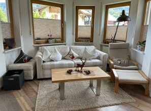 Living area - Valley Station Modern Retreat (Garmisch-Partenkirchen)