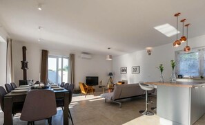 Dining - Blaise Comfortable Holiday Residence (Marcana)