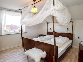 House | 3 bedrooms, individually furnished