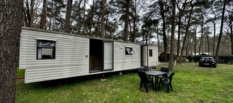 Residence With a Spacious Garden Located in a Child-friendly Park