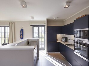 Private kitchen - Lush Villa With Sauna and Fireplace (Dranske)