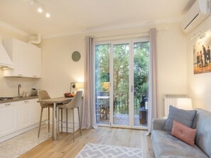 House | Dining - Apartment Near Historic Center and Lake Promenade (Baveno)