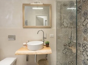 House | Bathroom - Apartment Near Historic Center and Lake Promenade (Baveno)