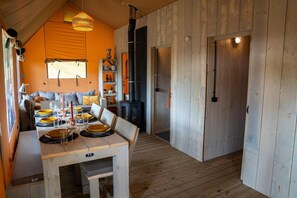 Tent | Living room - Glamping Tent by Lake De Rhederlaag (Lathum)